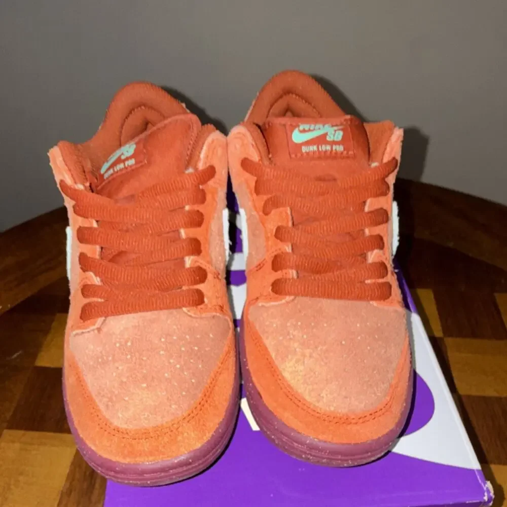 Size 5 / 6.5W Nike SB Dunk Low Pro PRM Mystic Red Emerald Rise DV5429-601 OG Box